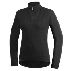 Woolpower Zip Turtleneck 400 -Camping Prix Réduits Magasin zip turtleneck 400 black women isolated